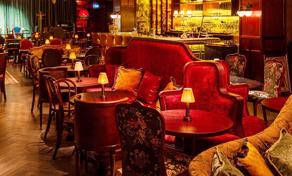 Stílusos étterem és lounge-részleg